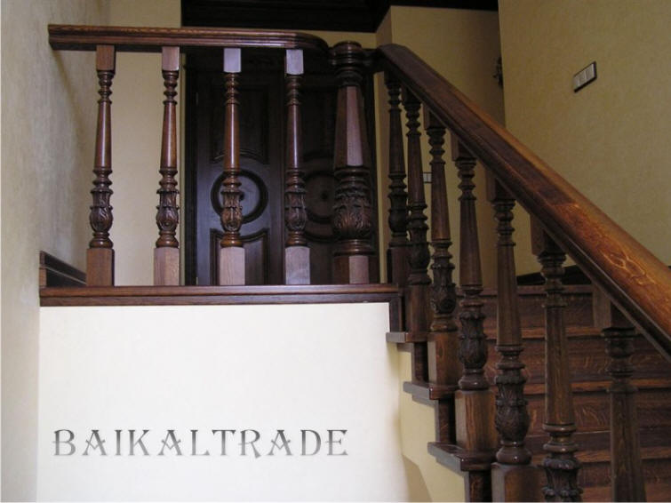 Лестница из дуба с резьбой