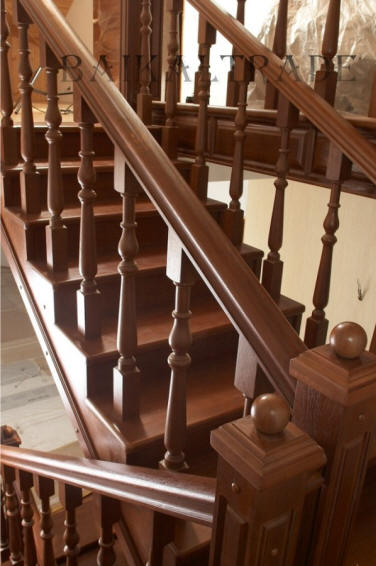 деревянная лестница